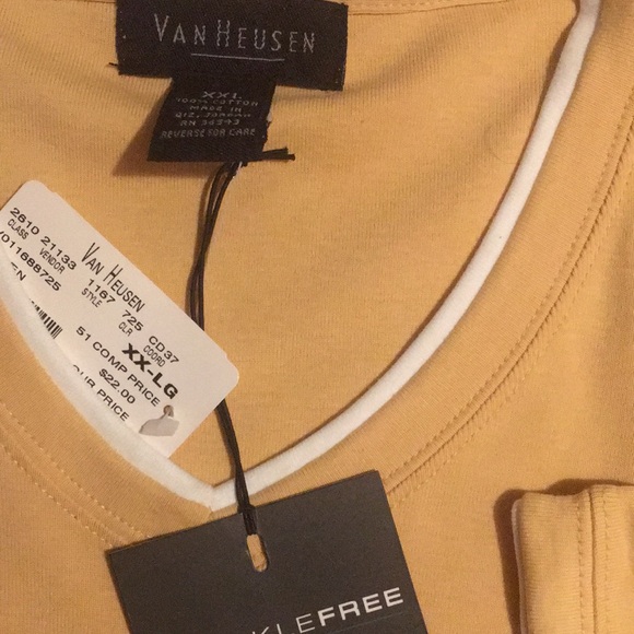 Van Heusen Other - Van Heusen V-necked short sleeved shirt